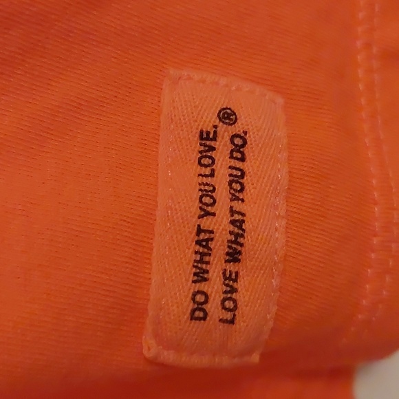 Life is Good v-neck t-shirt. - Picture 2 of 4